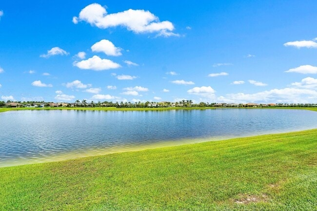 Building Photo - 15883 Key Biscayne Ln