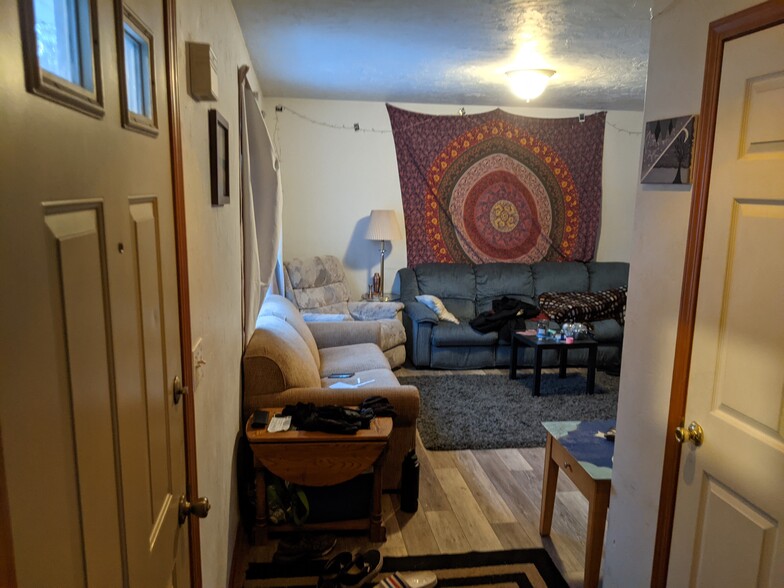 Main floor living room - 3239 W Michigan Ave