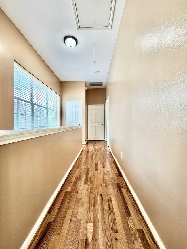 Building Photo - 32 Waugh Dr