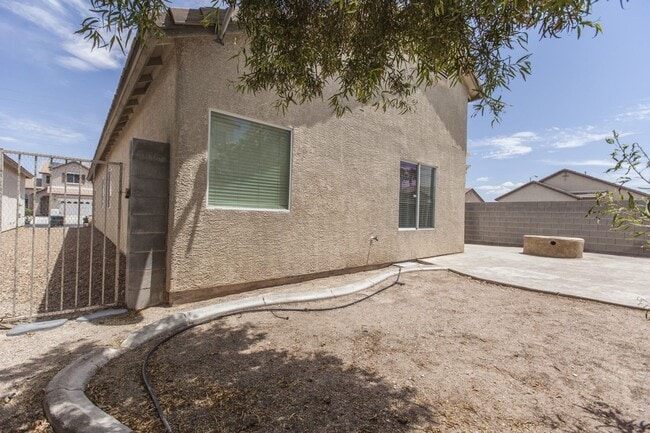 Building Photo - 1 Story 3 Bedroom Home