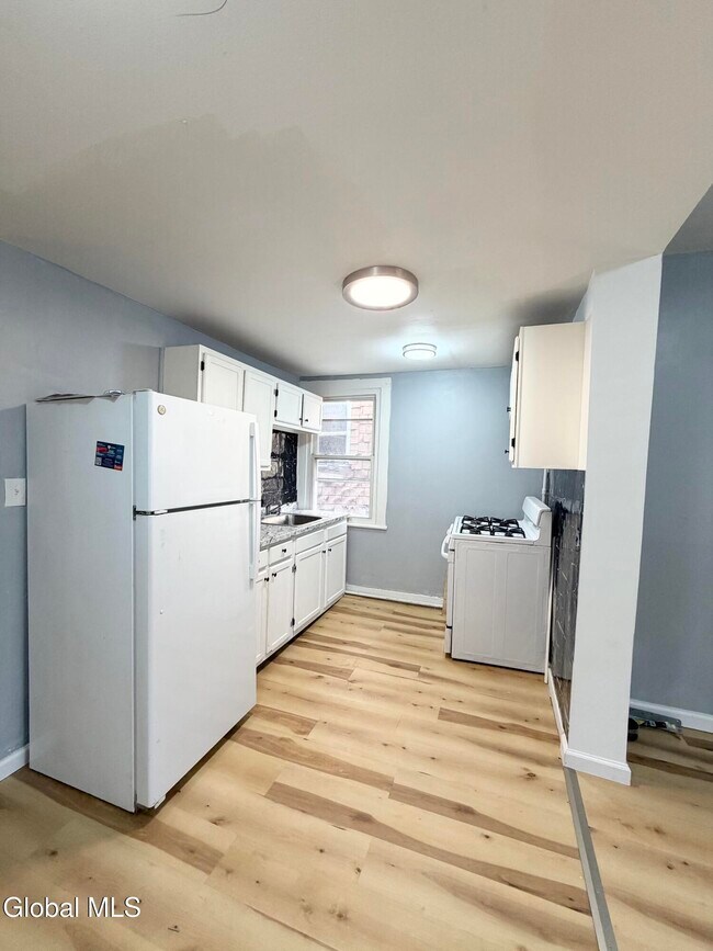 Building Photo - 247 Elk St