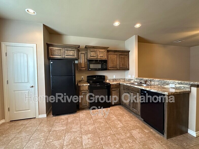 Building Photo - 905 SW 92nd St