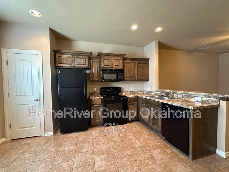 Building Photo - 905 SW 92nd St