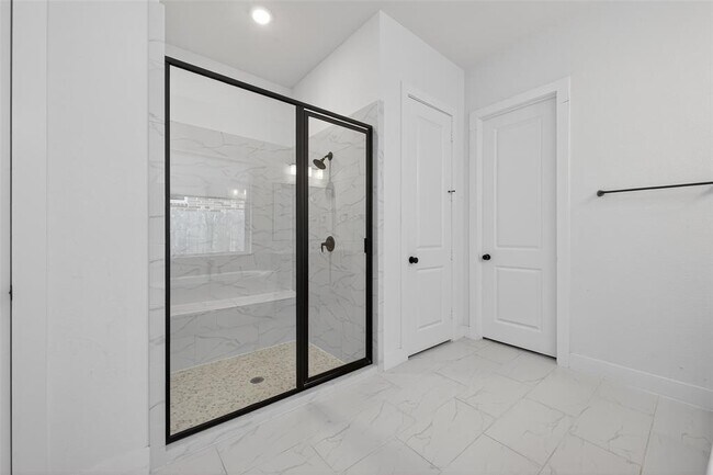 Building Photo - 9722 Dani Lake Dr