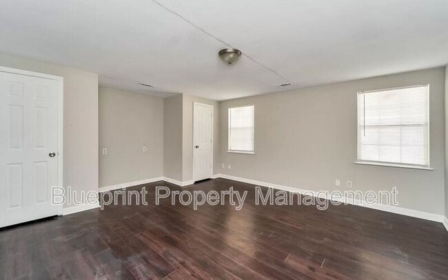 Building Photo - 521 20th St S