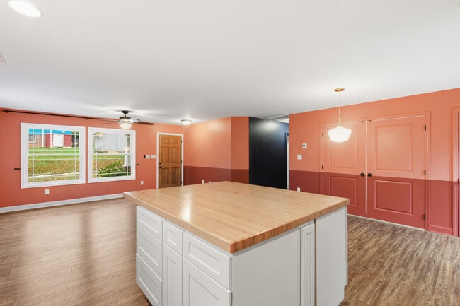 Building Photo - 3104 Husky Way