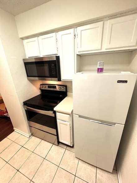Building Photo - 2120 El Paseo St