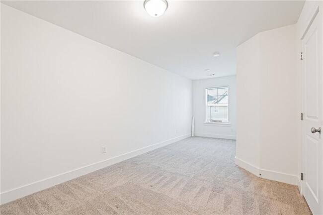 Building Photo - 6395 Shalks Xing Dr