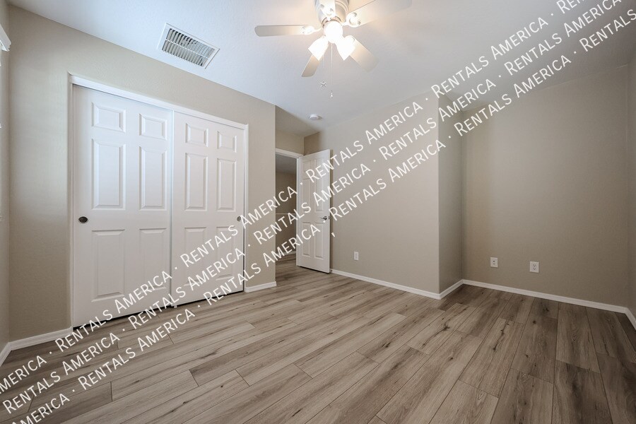 Building Photo - 2472 E Boston St