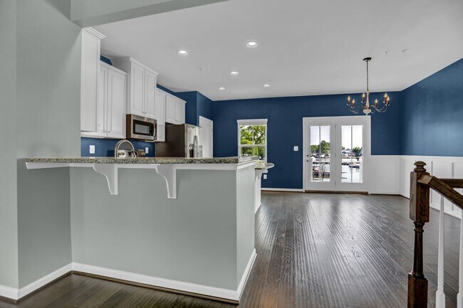 Building Photo - Stunning Townhome with Water Views!