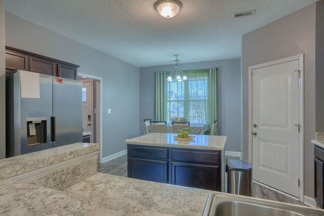 Building Photo - 328 Adobe Ln