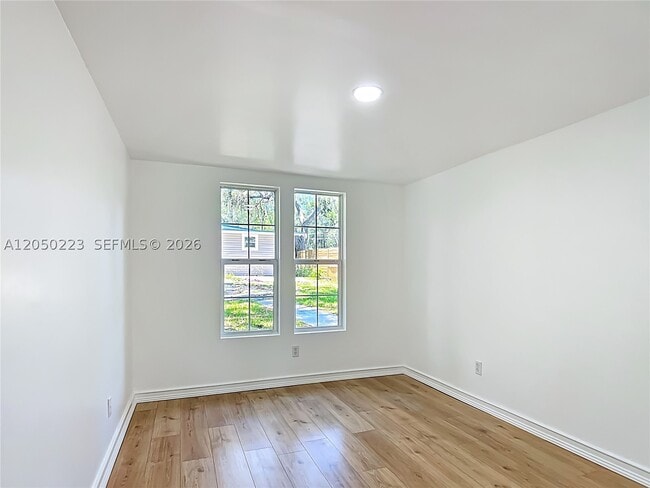 Building Photo - 8781 LAKESHORE Dr