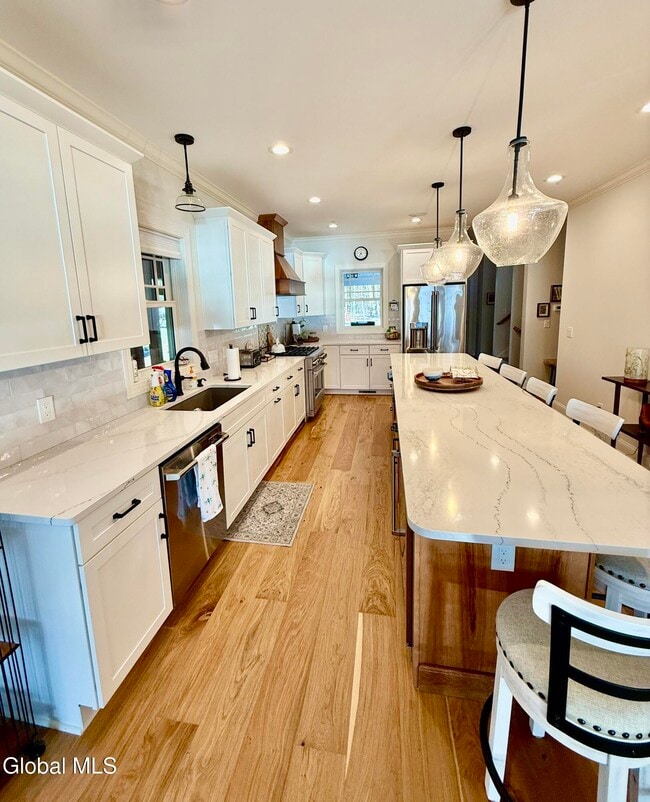 Building Photo - 16 Newton St