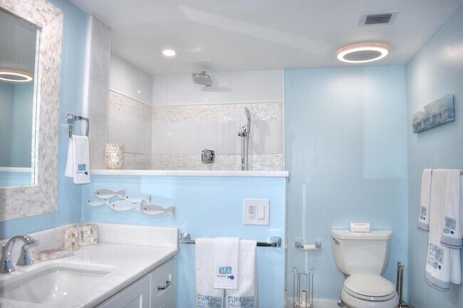 Building Photo - 1301 Cir