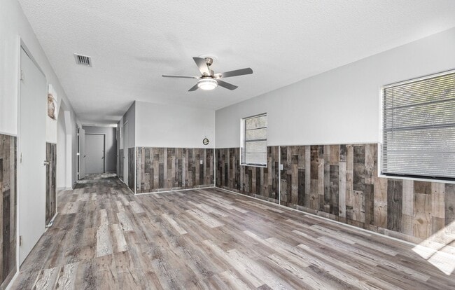 Building Photo - Newly Renovated 2 Bedroom, 2 Bath home on 1 acre near Downtown Live Oak