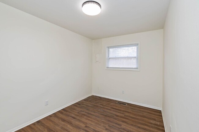 Building Photo - 2025-2027 Fairfax Road