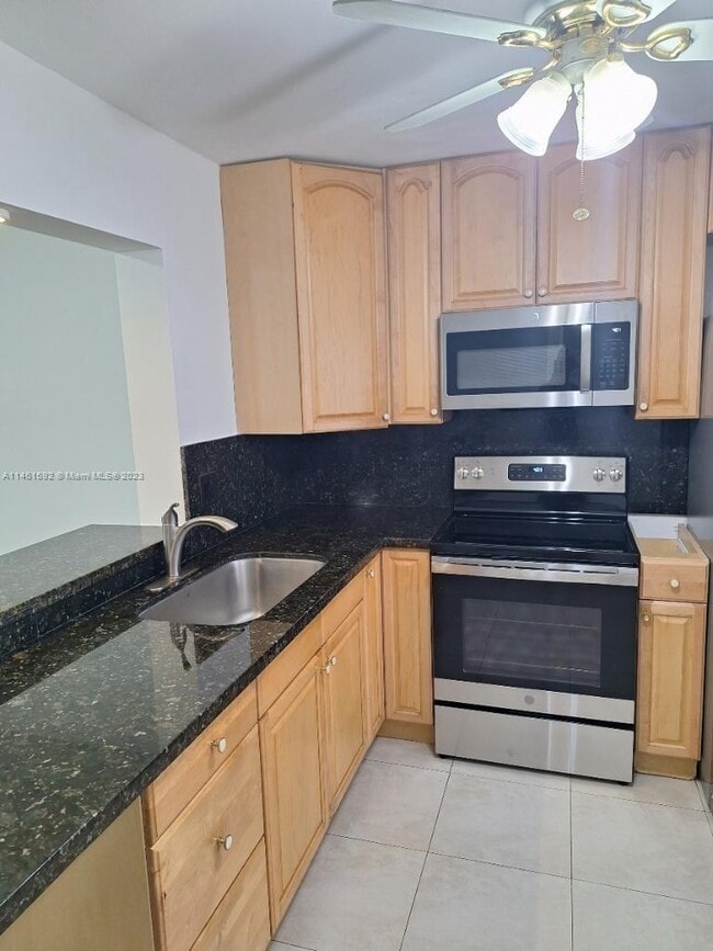 Building Photo - 501 NE 14th Ave