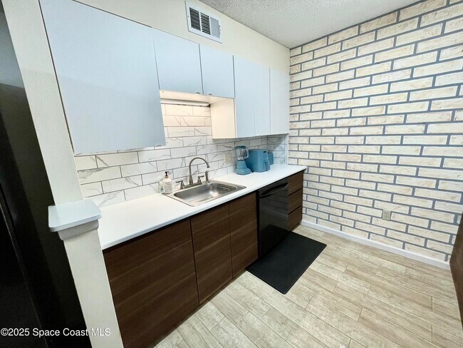 Building Photo - 225 S Tropical Trail