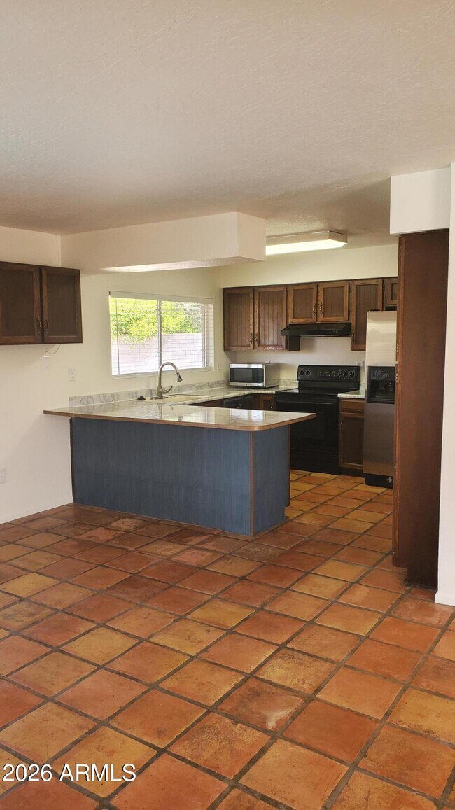 Building Photo - 1134 W Hermosa Dr