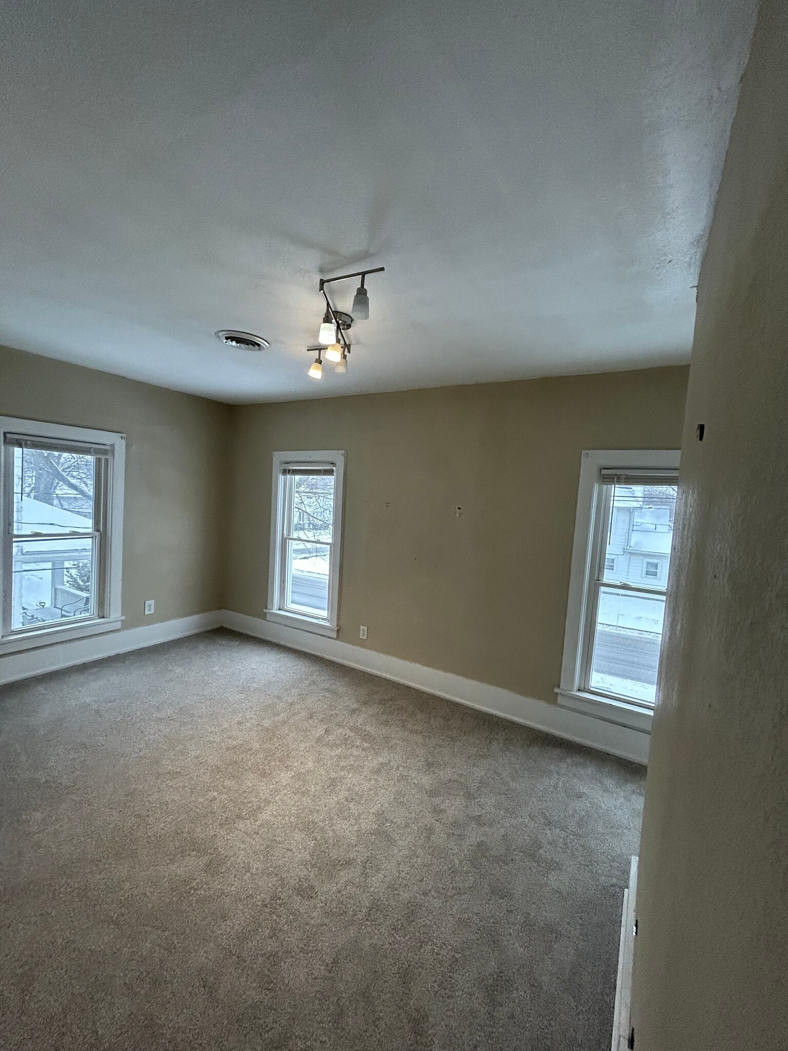 Building Photo - 339 N Grove St