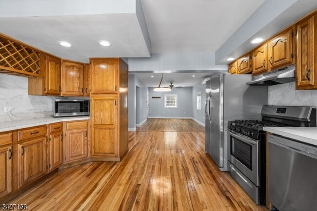 Building Photo - 12 Roosevelt Ave