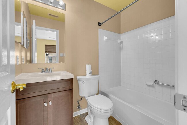 Building Photo - Dream Townhome in Kingstowne – Updated Ele...