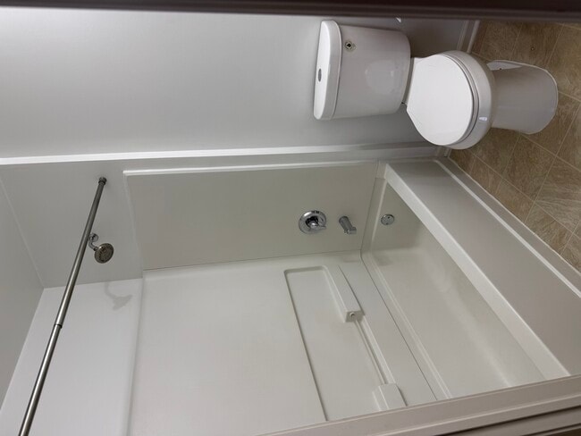 Building Photo - 111 W Chatham Ln