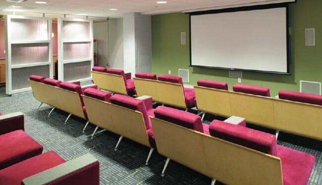 Building Photo - 2 bed/1.5 bath in Brookline