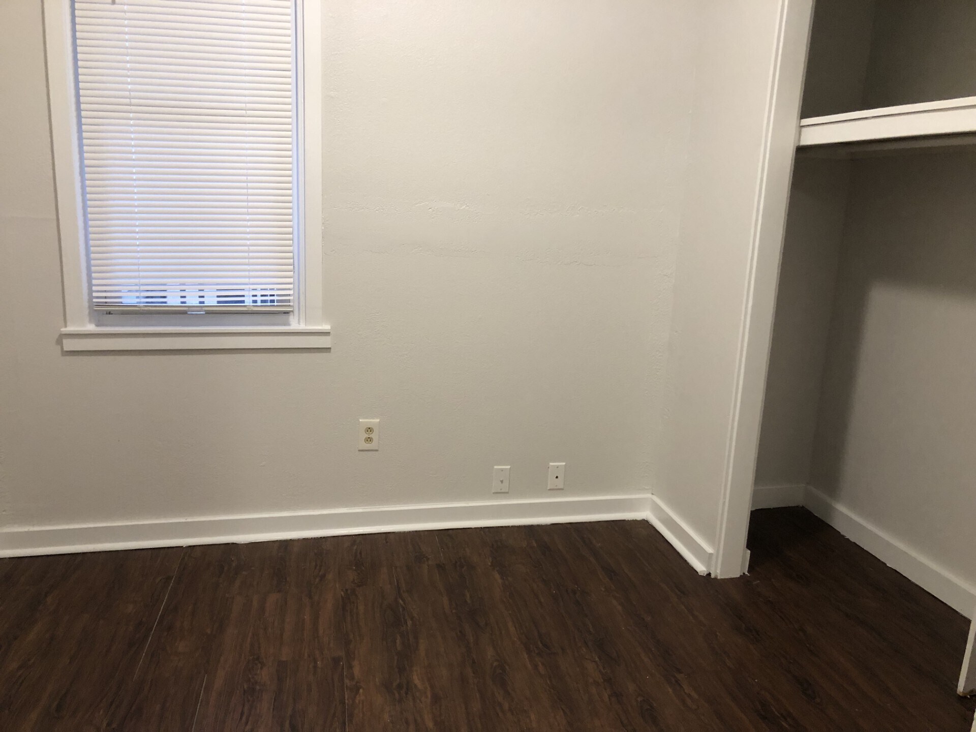 Building Photo - 516 Center Ave