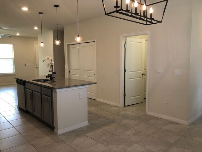 Building Photo - 2674 Mead Ave