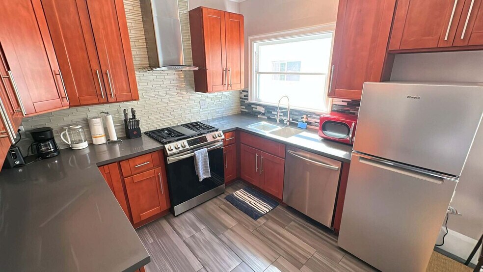 Building Photo - 254 29th St