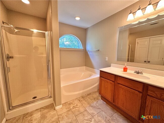 Building Photo - 2029 Northview Dr