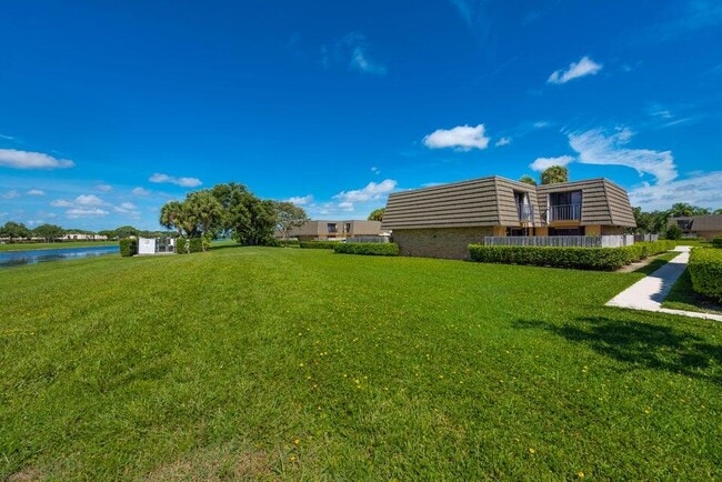 Building Photo - 117 1st Way