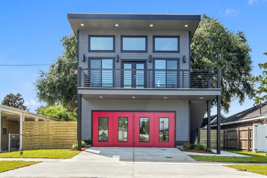 Building Photo - 428 W Solidelle St