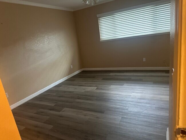 Building Photo - 13345 Victoria St