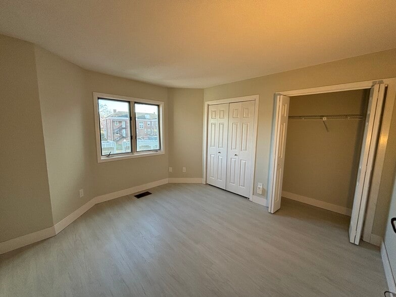 Building Photo - 1410 Whitney Ave