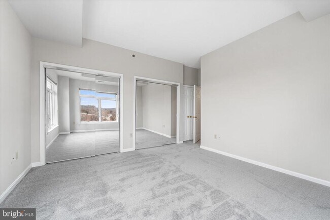 Building Photo - 545 E Braddock Rd