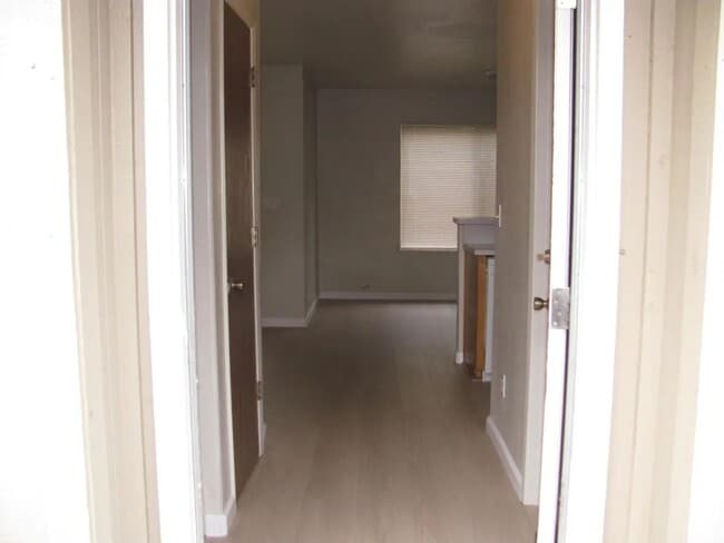 Building Photo - 461 Summertree Ln