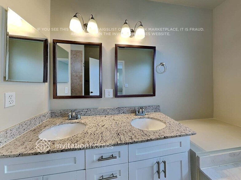 Building Photo - 11249 NW 34th Pl