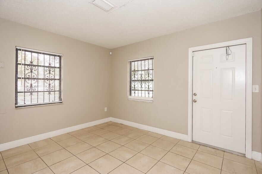 Building Photo - 15420 NW 27th Pl