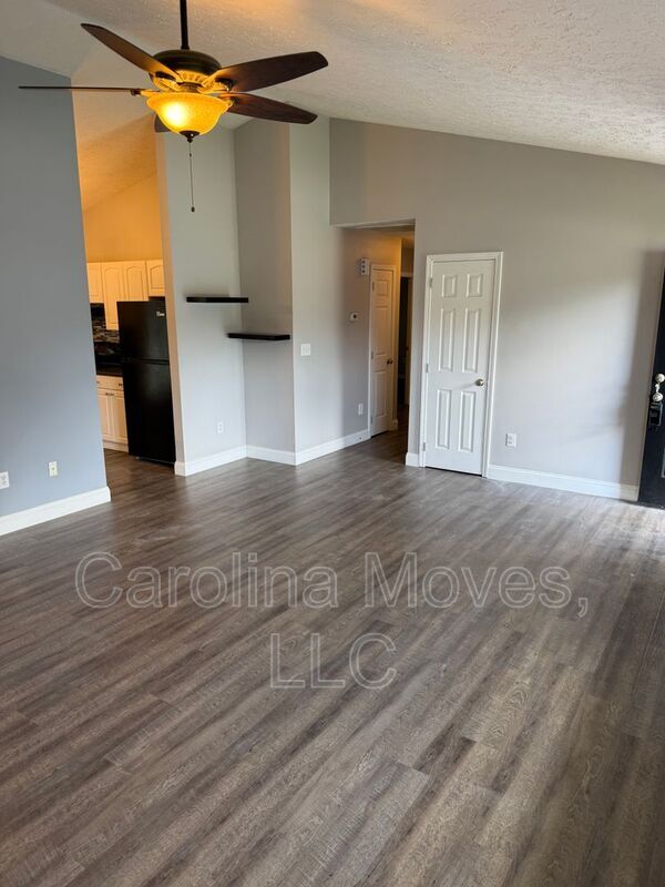 Building Photo - 600 Uneeda Ct