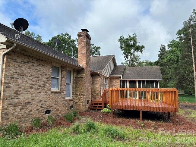 Building Photo - 413 Parallel Dr