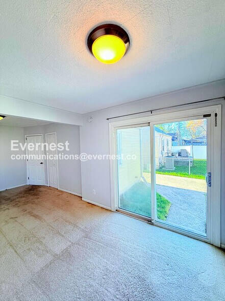 Building Photo - 605 N Dorchester Ave