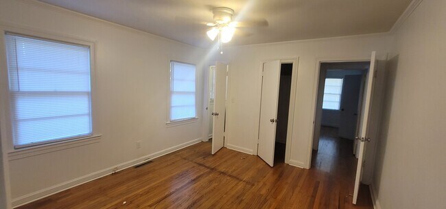 Building Photo - 1208 N Park Ave
