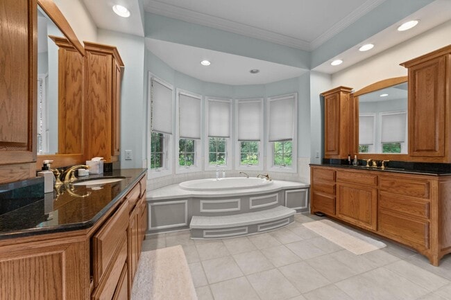 Building Photo - 450 Cox Rd