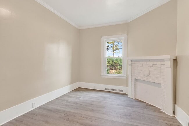 Building Photo - 409 Meadow Rd