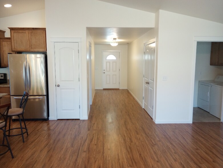 Building Photo - 1317 NW Conklin Ave