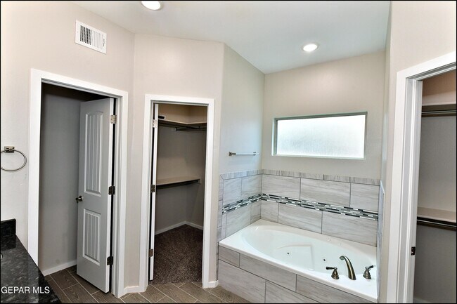 Building Photo - 541 Paseo Modesto Dr