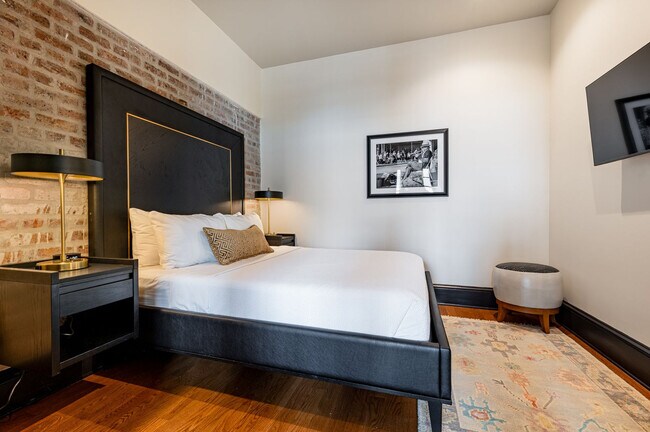 Building Photo - 1011 Canal St