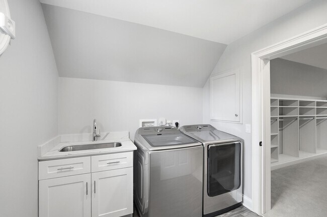 Building Photo - 678 Canterbury Dr